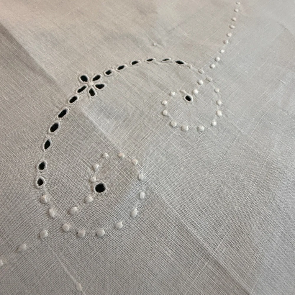 Vintage White Linen Doily Set 2pc Scalloped Edge Eyelet Embroidery Round